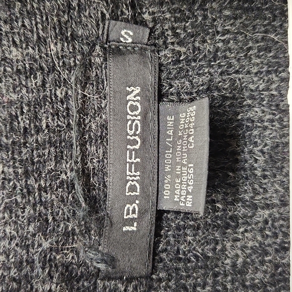 I.B. Diffusion 100% wool full length sweater size small - Picture 3 of 6